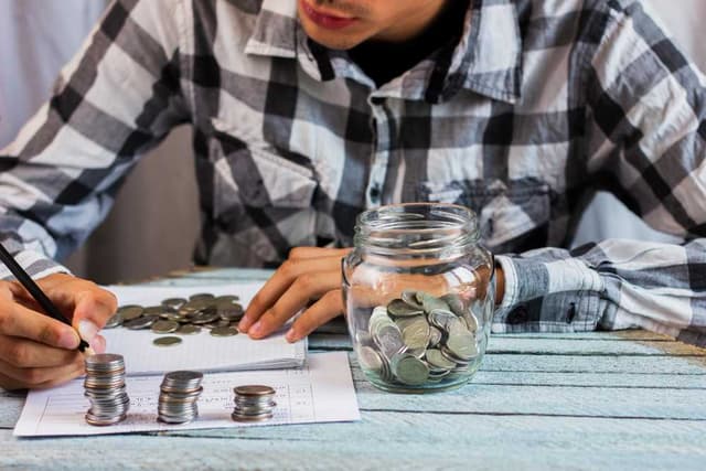 Strategi Cerdas Atur Keuangan Bulanan agar Gaji Tak Habis Secara Cuma-cuma