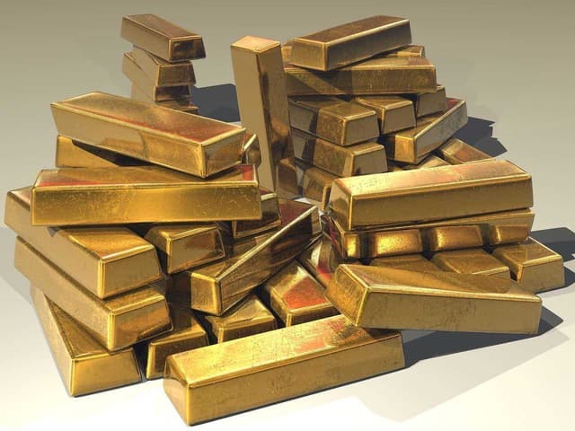 Harga Emas Terbang, Investor Pilih Aset Aman