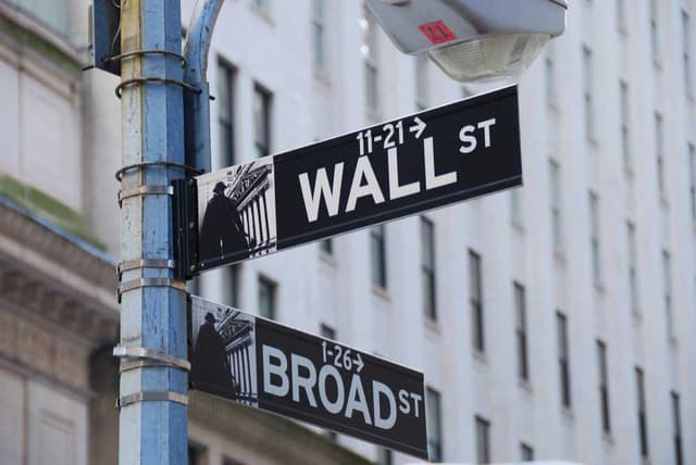 Wall Street Anjlok! Harga Minyak Naik dan Pasar Kerja AS Melemah